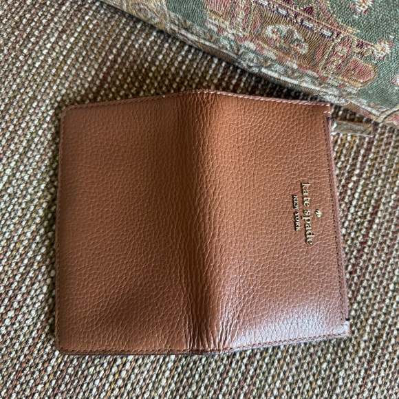 ✅Kate Spade - Brown Pebbled Leather Small Bifold Wallet! - Picture 3 of 5